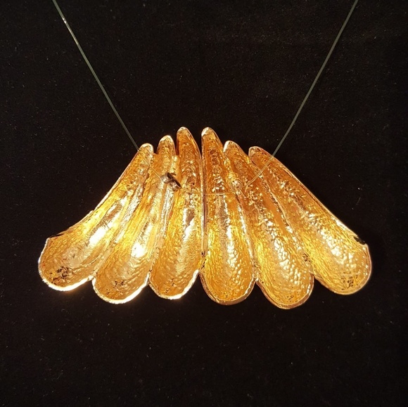 Nice Gold tone bold statement earrings Pre-owned - Picture 3 of 3